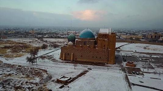 土尔基斯坦的KhojaahmedYasawi陵墓视频的预览图