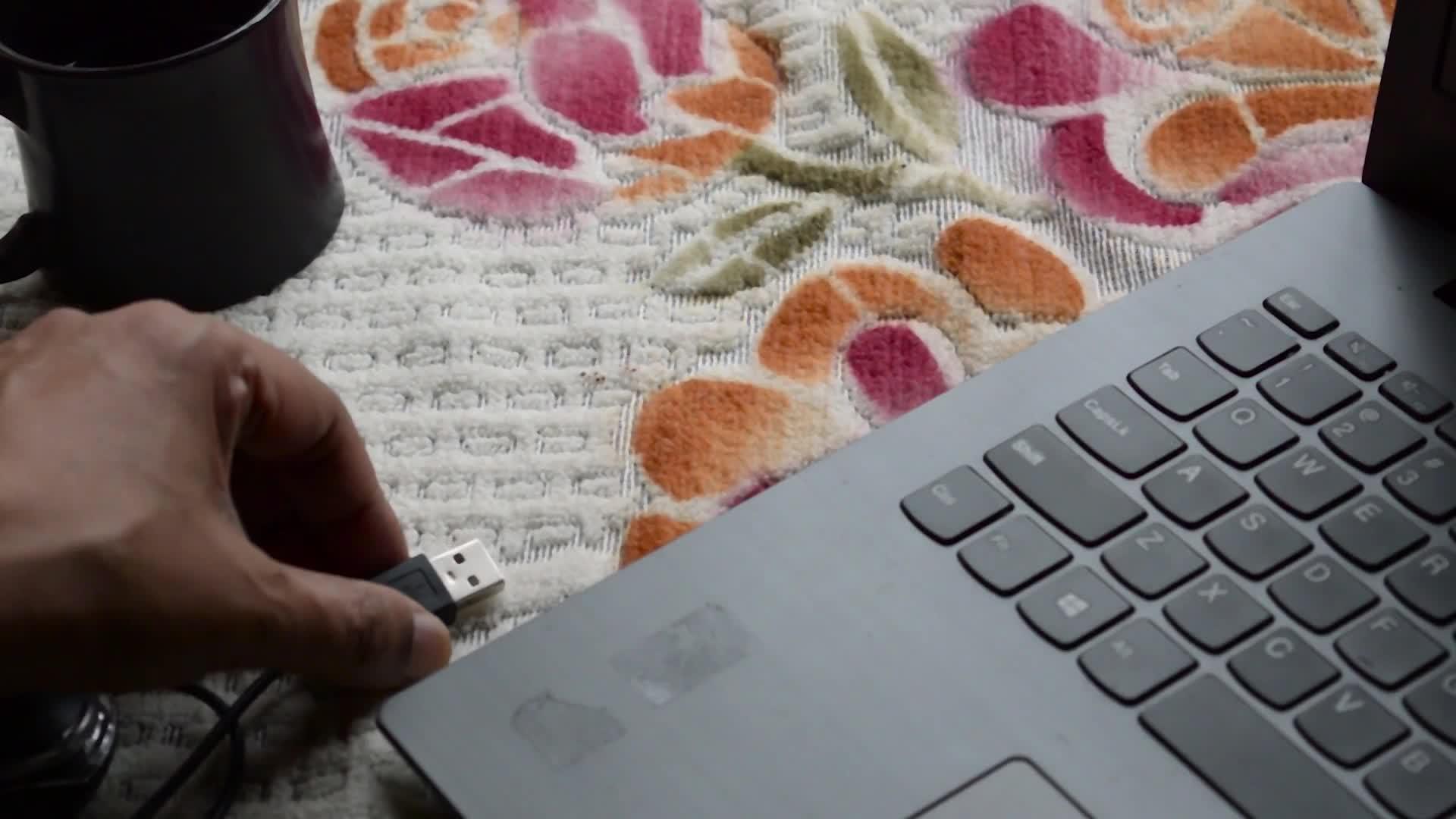连接电脑鼠标连接电缆插件笔记本电脑键盘网络连接视频的预览图