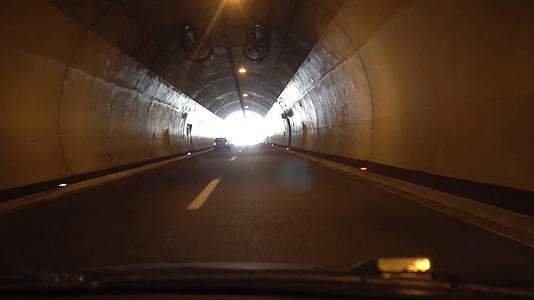第一视角隧道驱动器向天堂开放视频的预览图