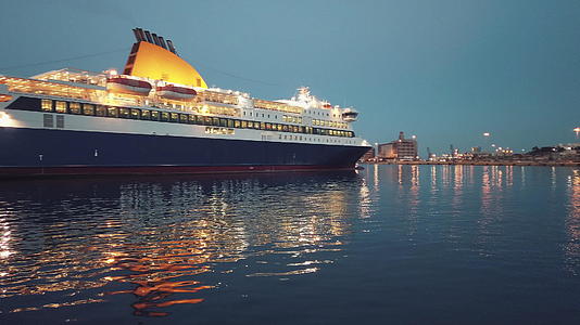 轮渡巡洋舰是欧洲最大的港口之一视频的预览图