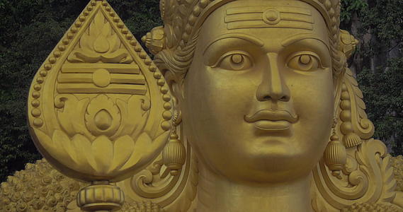 穆鲁汉雕像头部位于马来西亚巴图洞穴视频的预览图