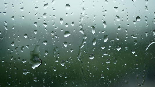 窗口表面在下雨在下雨视频的预览图