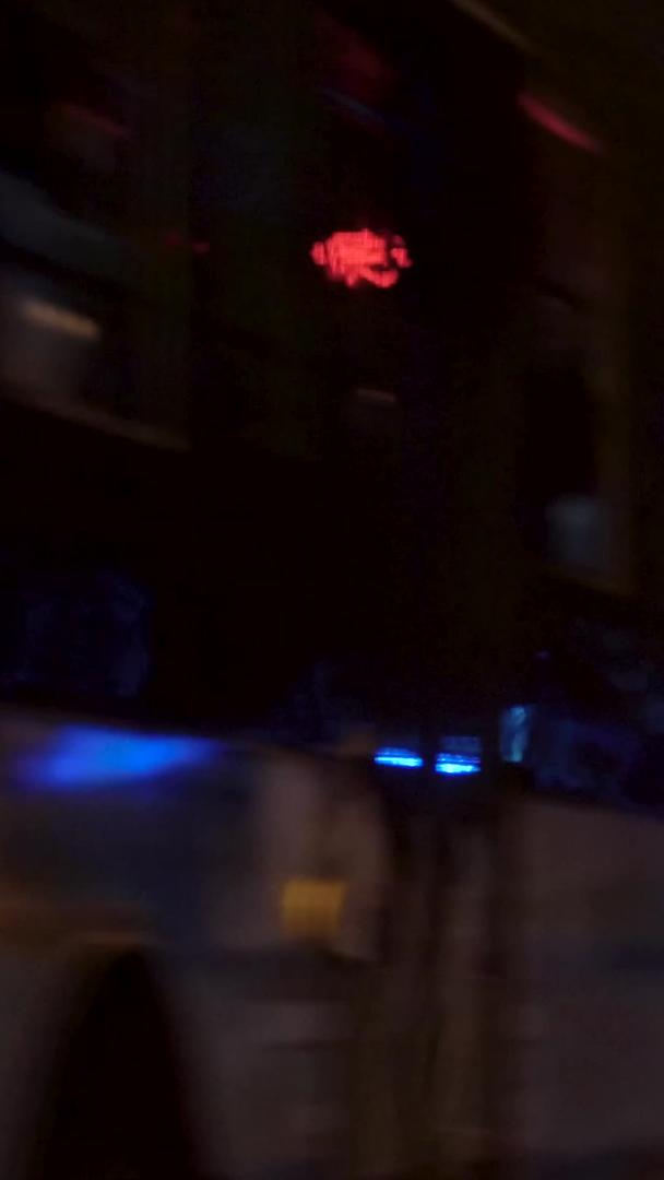 夜晚的城市地标黄鹤楼和繁忙的交通枢纽交通视频素材视频的预览图