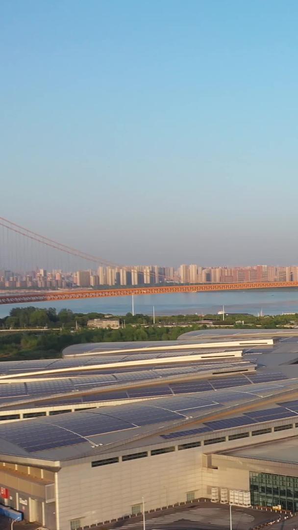 武汉国际会议金融中心航拍城市风景地标建筑材料视频的预览图