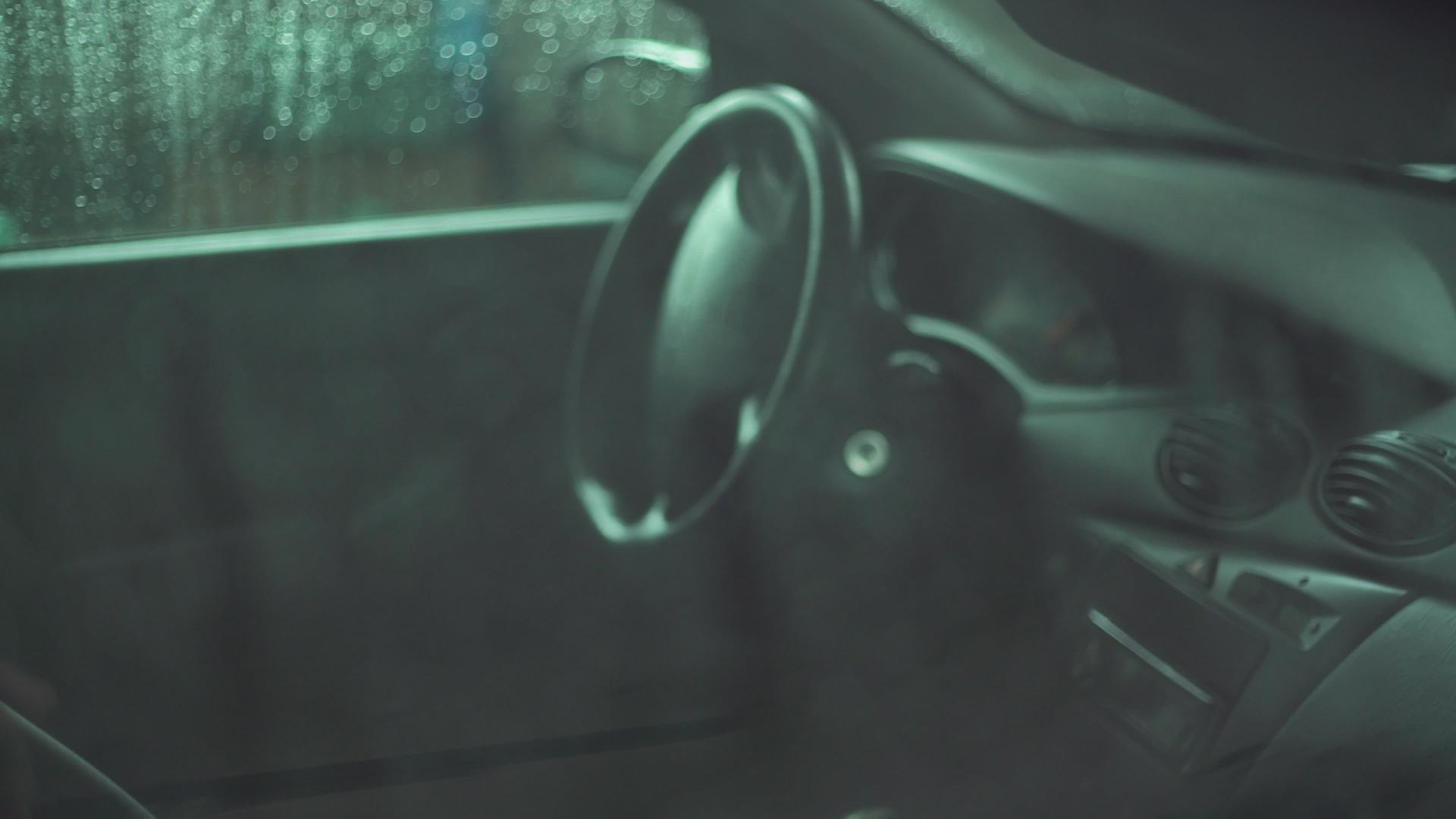 车窗上有雨滴车窗上有雨滴视频的预览图