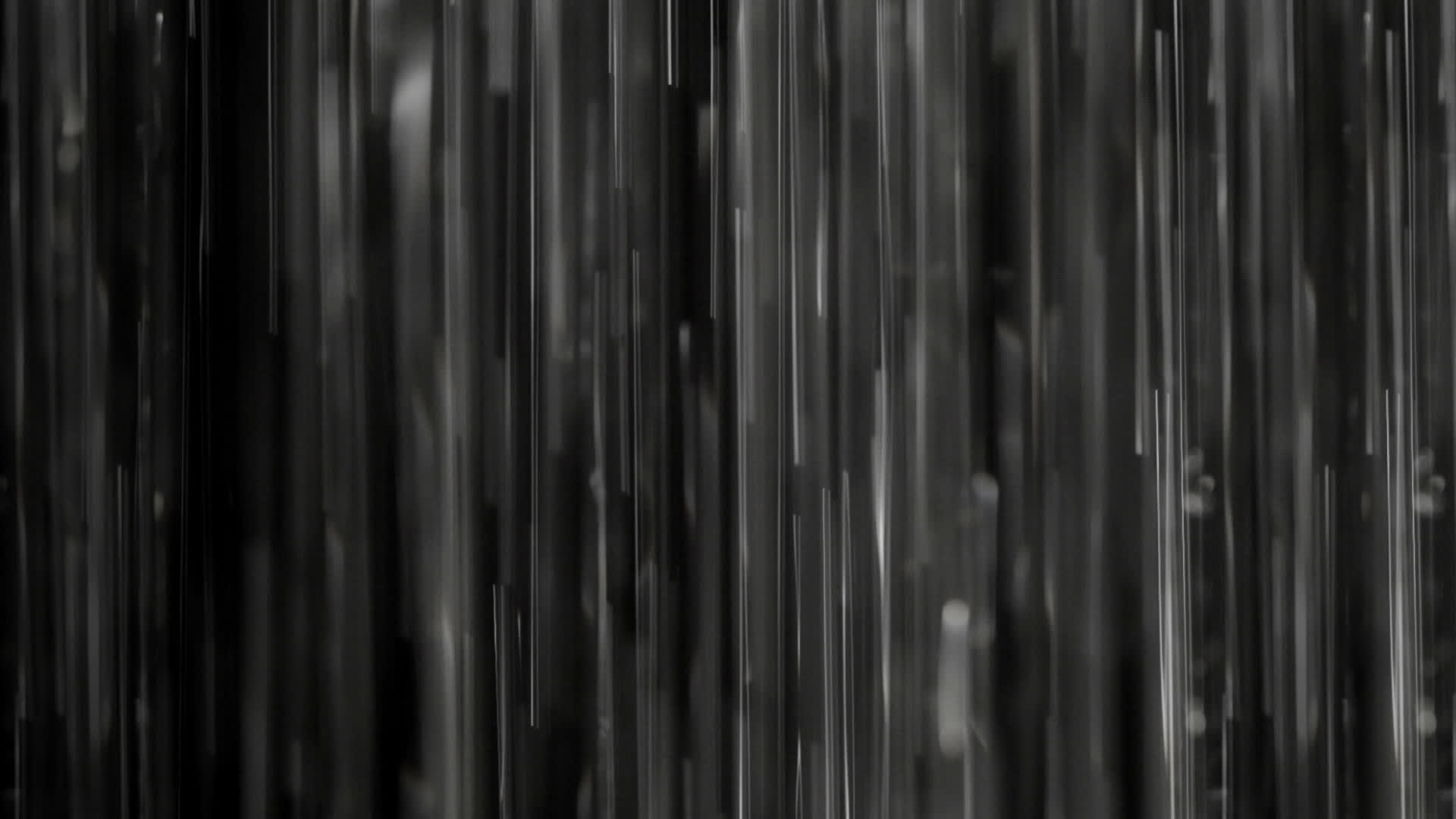 黑雨中视频的预览图