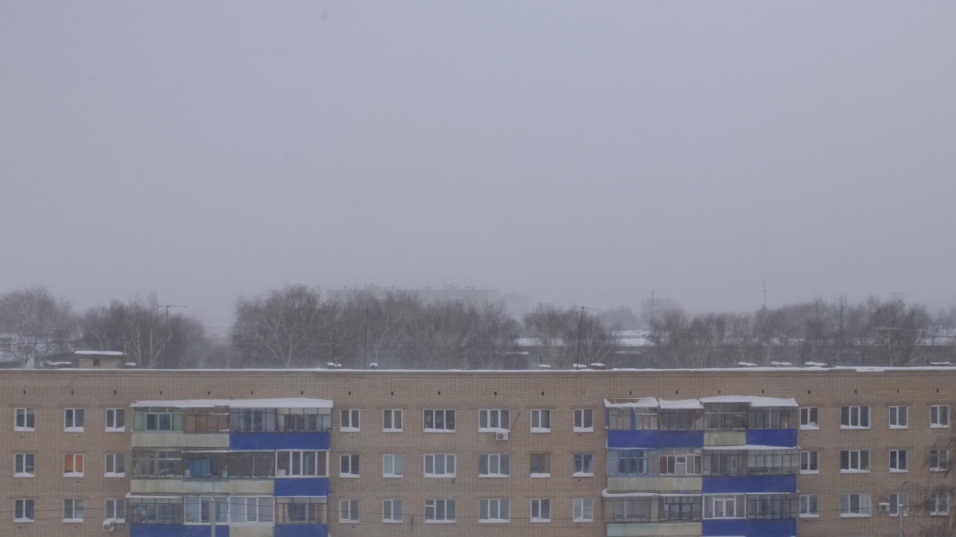 俄罗斯城市高楼暴风雪视频的预览图