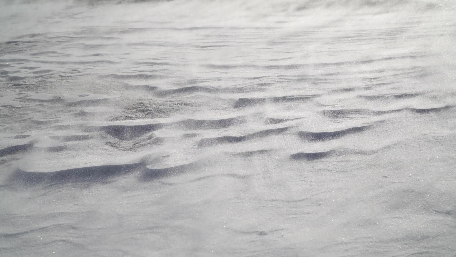 北极暴风雪下雪漂流视频的预览图