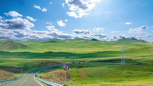 新疆自然风光公路交通视频的预览图