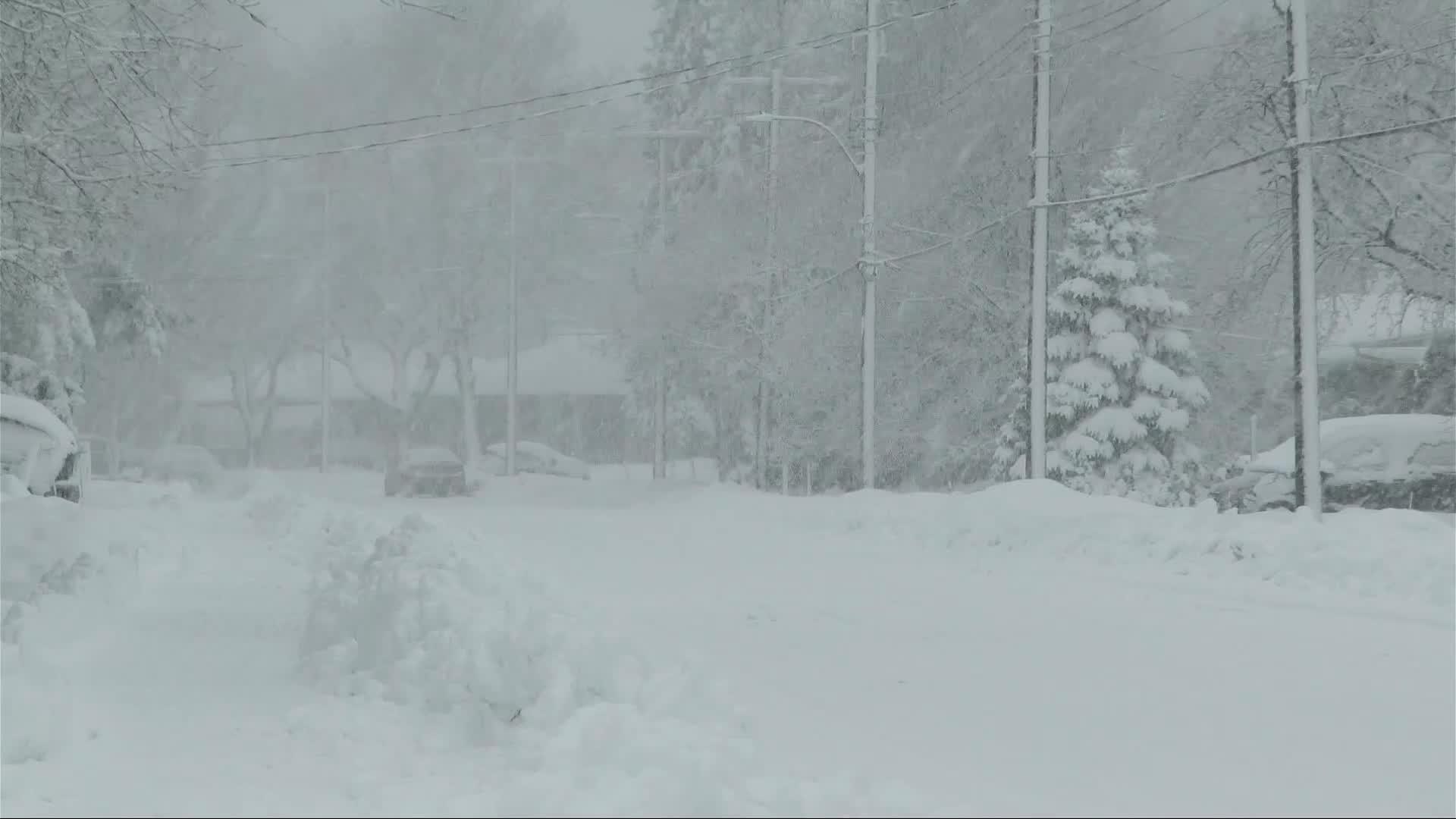 住宅区附近有大雪视频的预览图