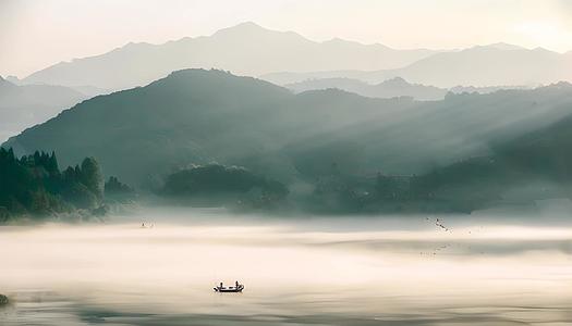 江南水乡充满中国风的雾气景色视频的预览图