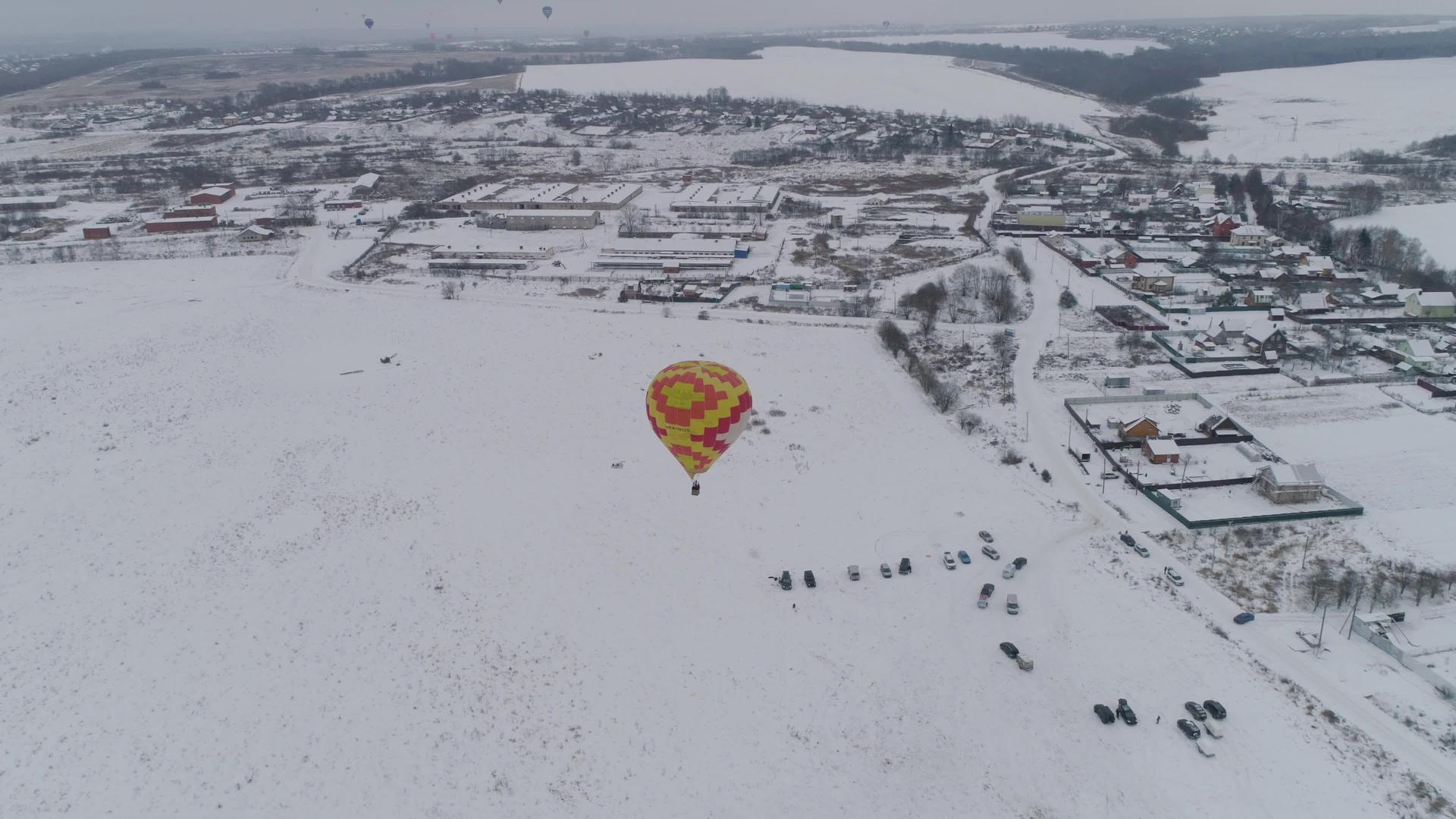 冬天的热气球视频的预览图