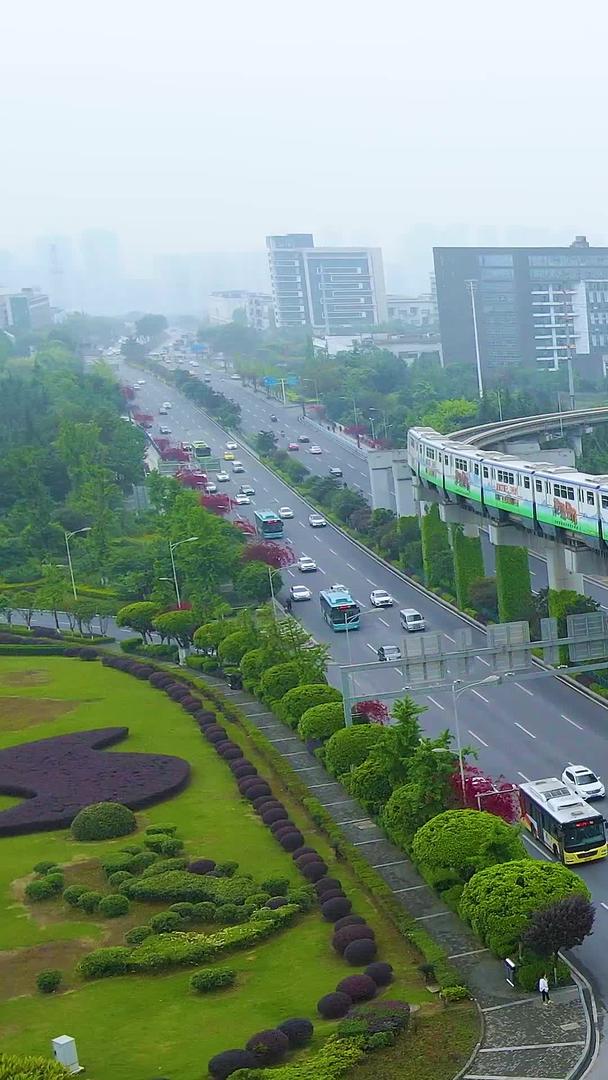重庆轻轨航拍城市交通运输城市视频的预览图