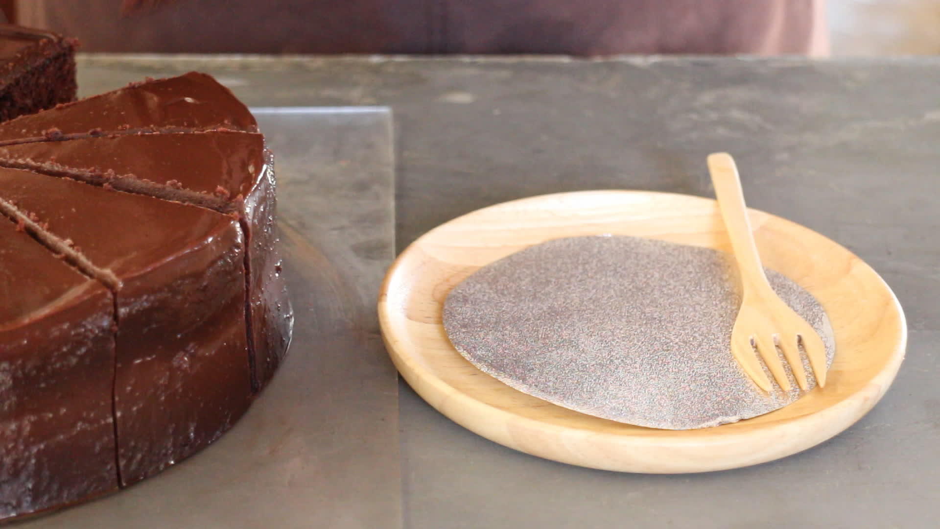 巧克力糖霜蛋糕的生活视频的预览图
