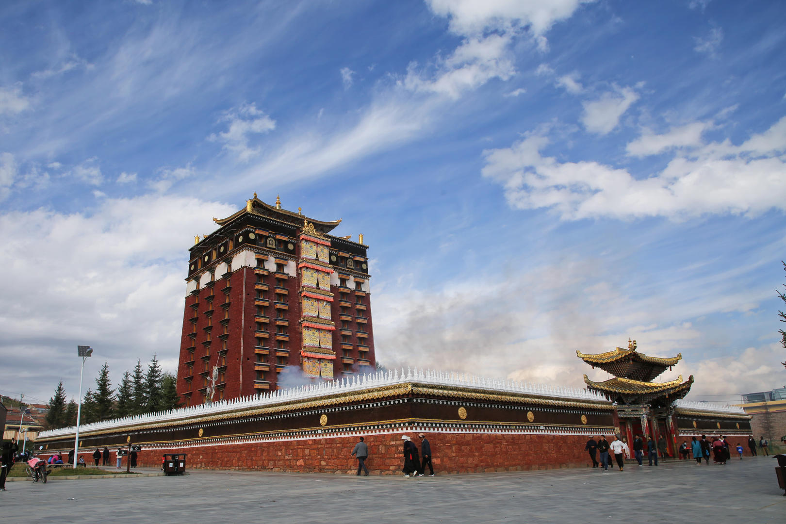 甘肃甘南藏族自治州合作市米拉日巴佛阁视频的预览图