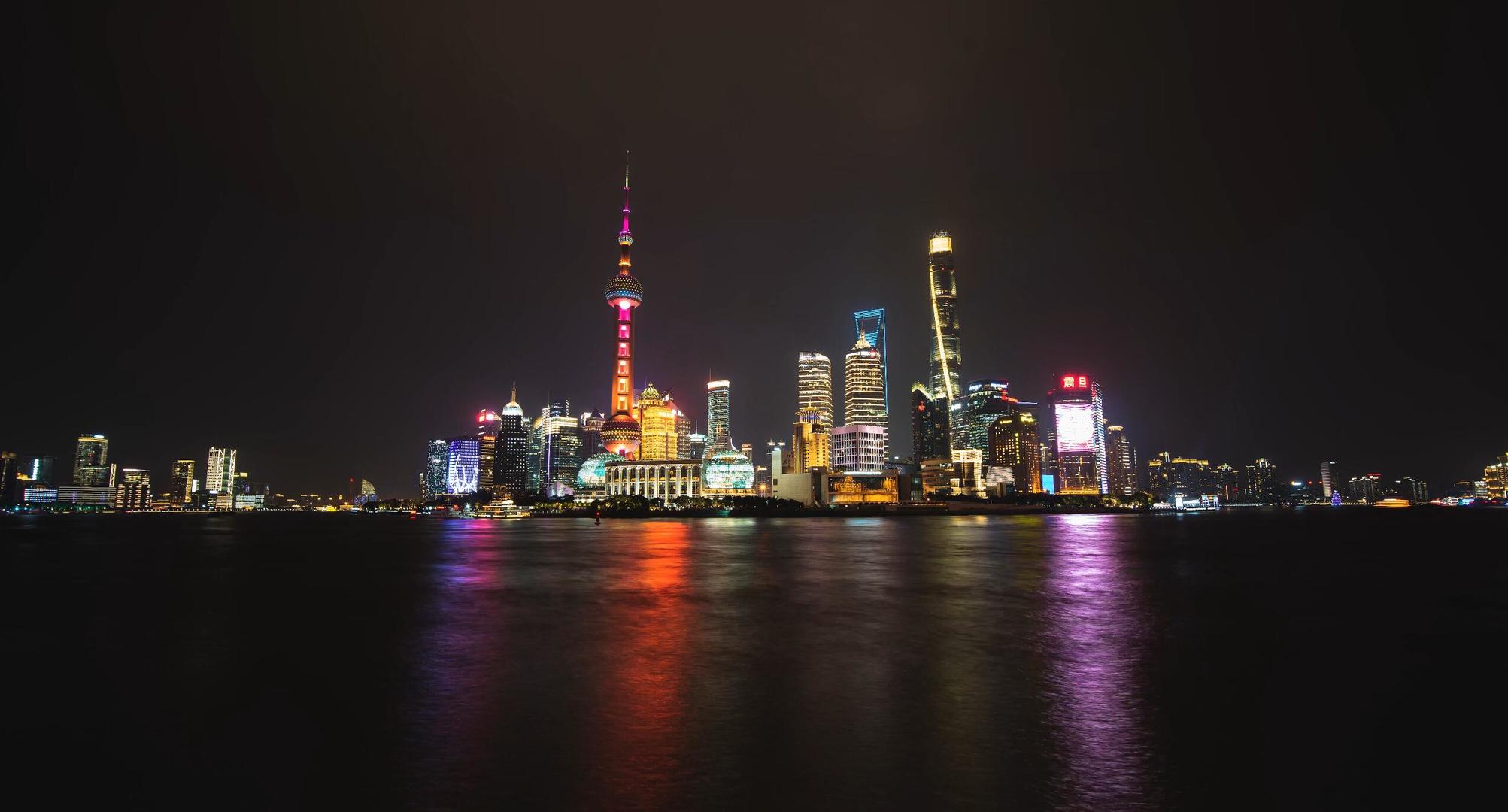 8k上海城市地标陆家嘴金融商业中心黄浦江东方明珠夜景视频的预览图