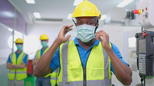 AfricanAfricarican工厂工人视频的预览图