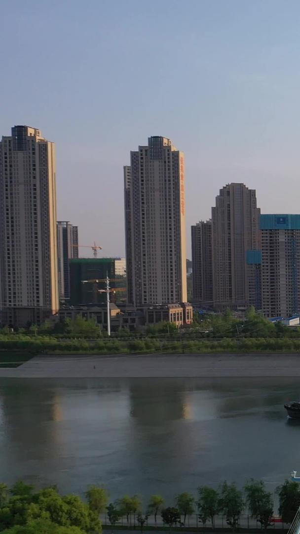 航拍城市风景武汉蓝色古田桥交通道路交通流量材料视频的预览图