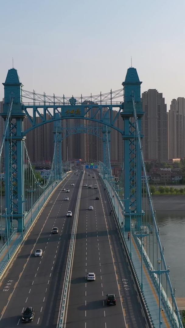 航拍城市风景武汉蓝色古田桥交通道路交通流量材料视频的预览图