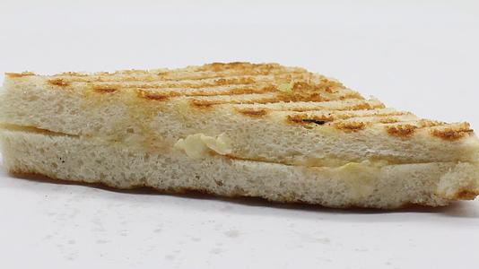 白色背景上的三明治有选择性焦点视频的预览图