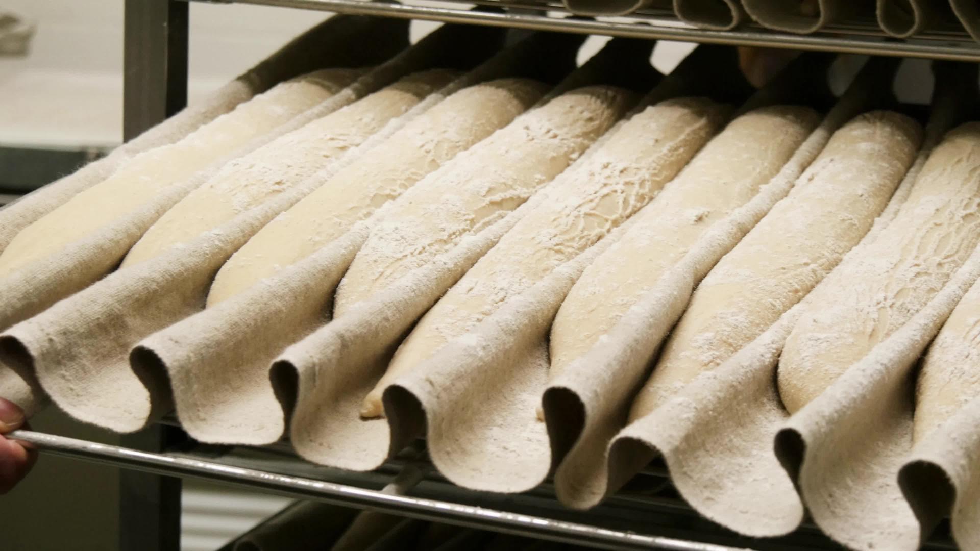 准备面包面粉做饭视频的预览图