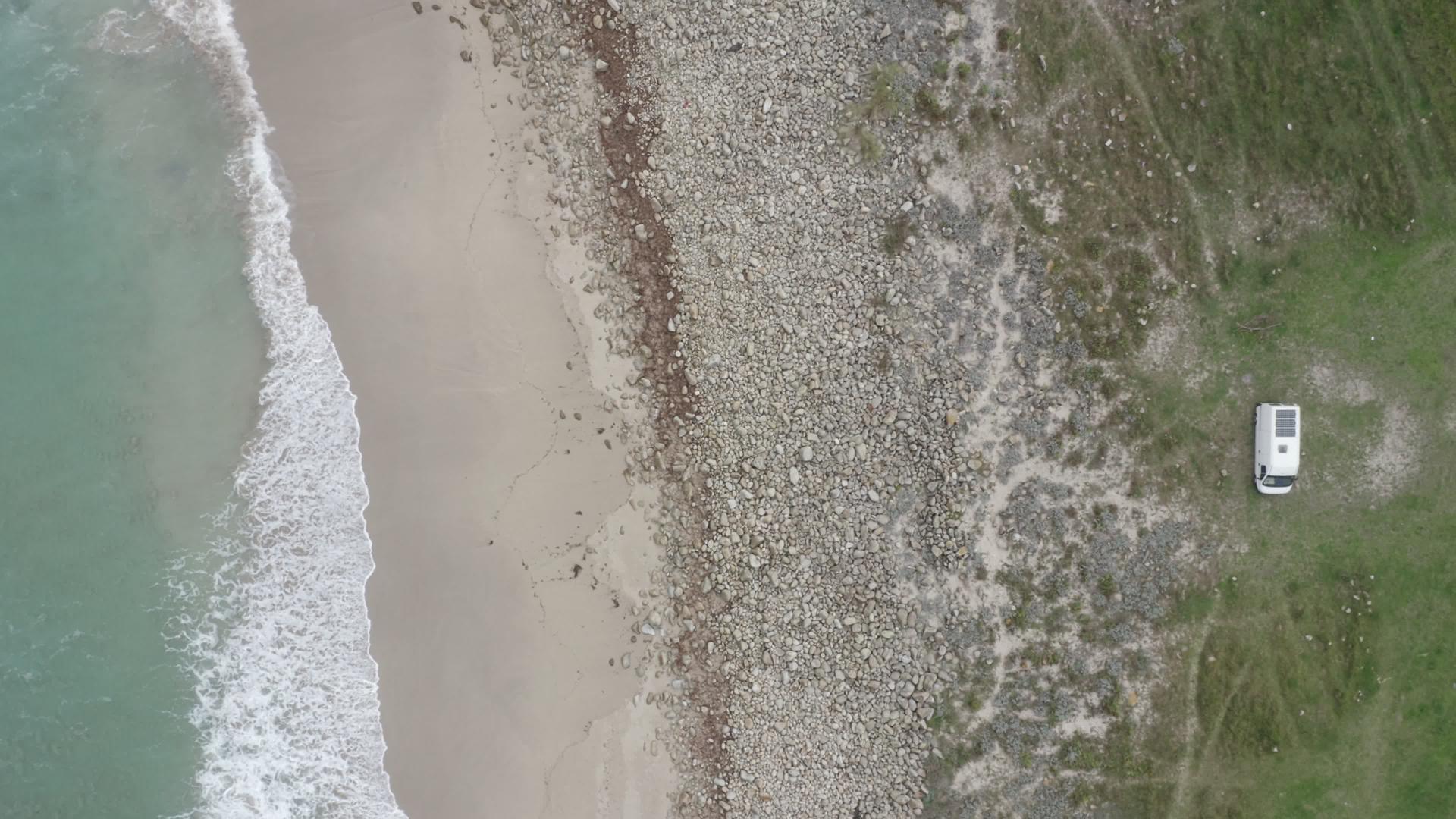无人驾驶无人驾驶飞机与西班牙北部的野营相撞视频的预览图