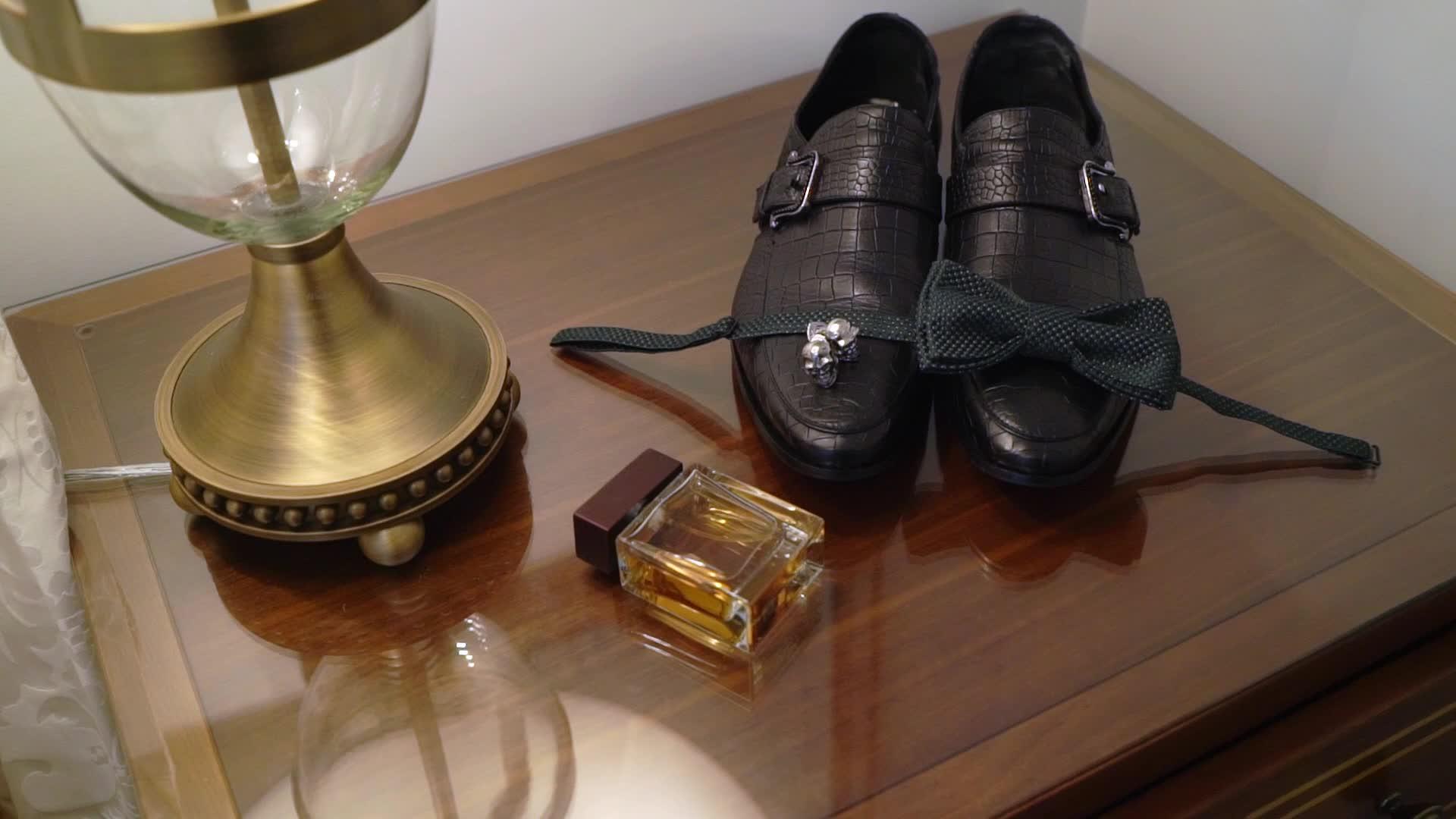 男鞋领带香水及袖扣视频的预览图