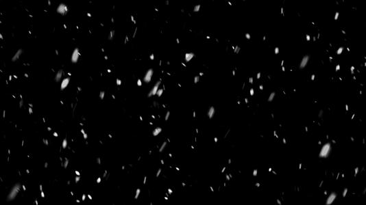 4K动态透明背景雪花飞舞视频素材视频的预览图