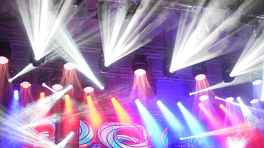 彩色舞台灯光表演视频的预览图