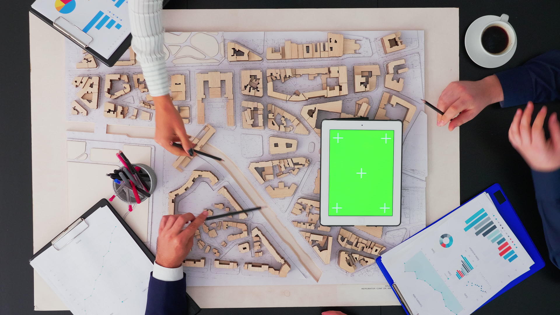 使用城市原型和绿色屏幕板arhitects视频的预览图