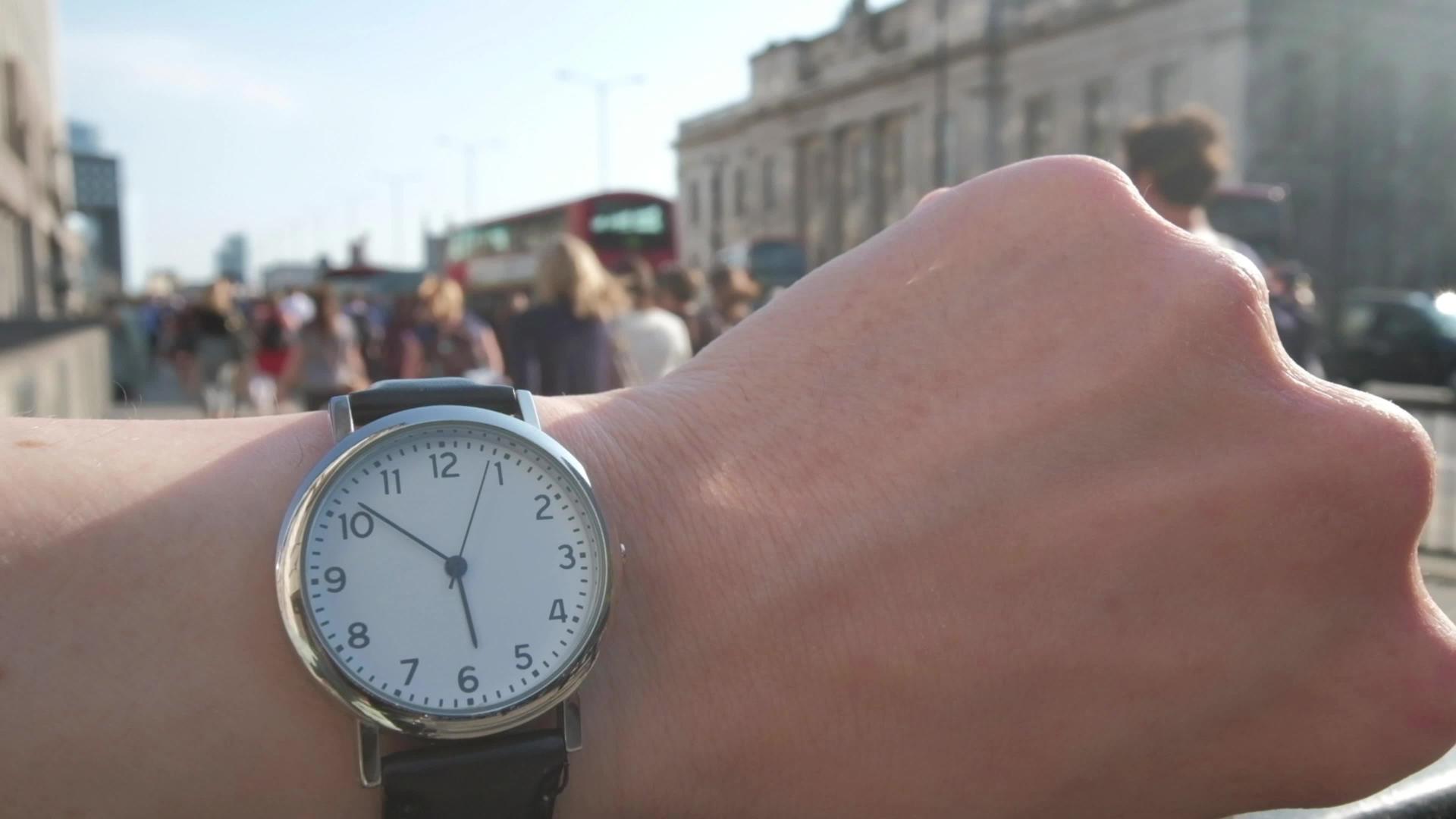 时钟手表的慢动作视频的预览图