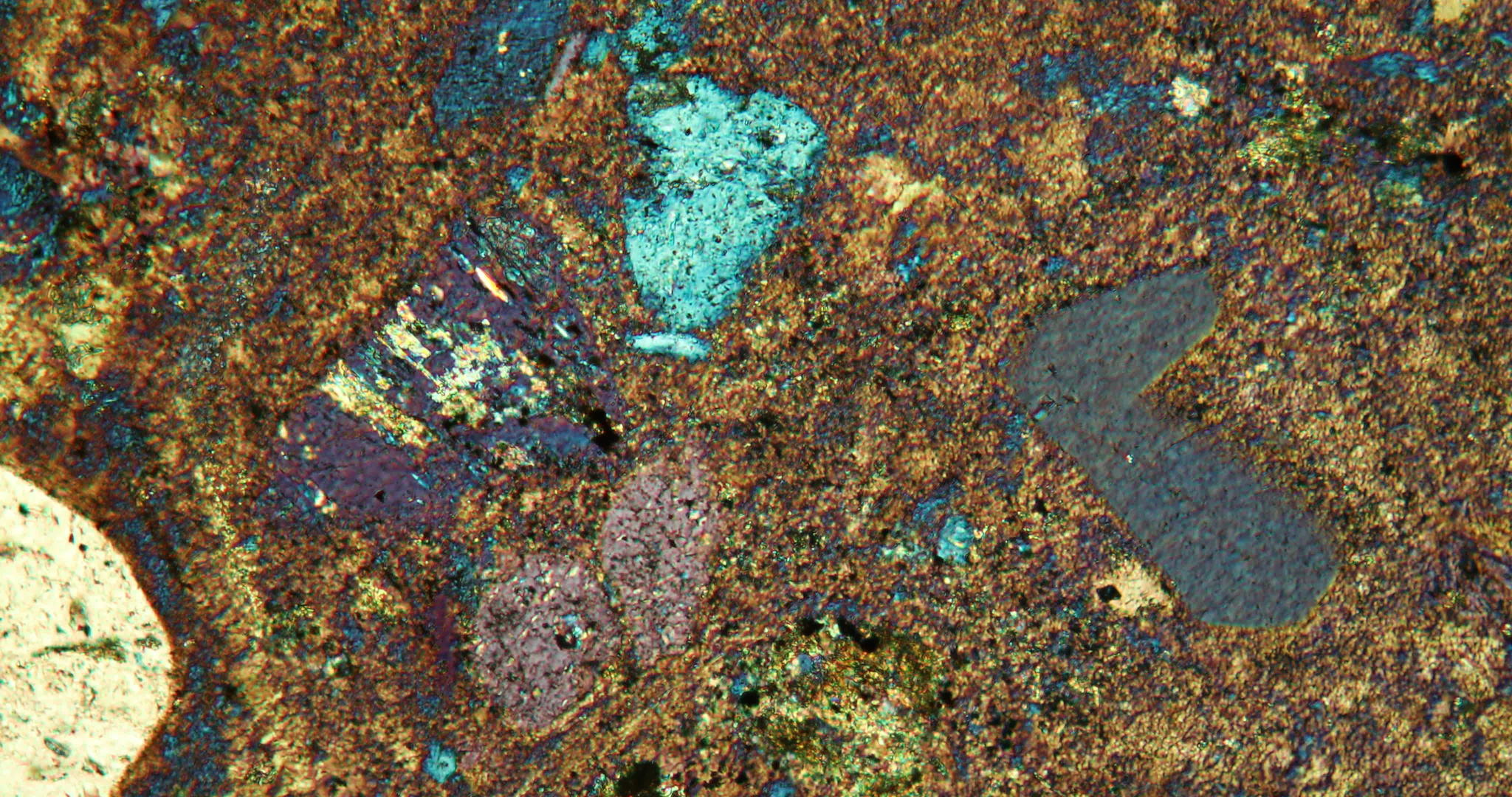 凝胶岩块在显微镜下视频的预览图