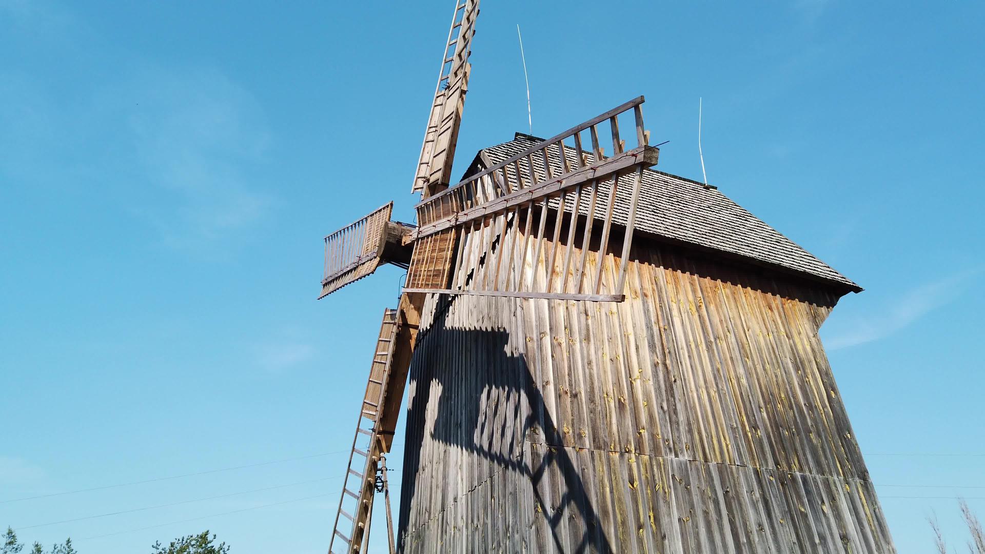 古老的土兰风车视频的预览图