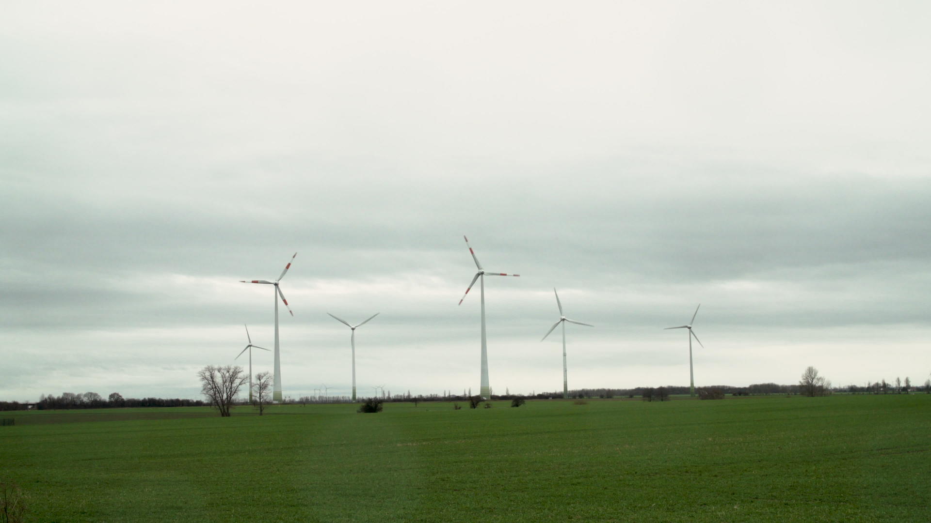风力涡轮机和农村地区视频的预览图