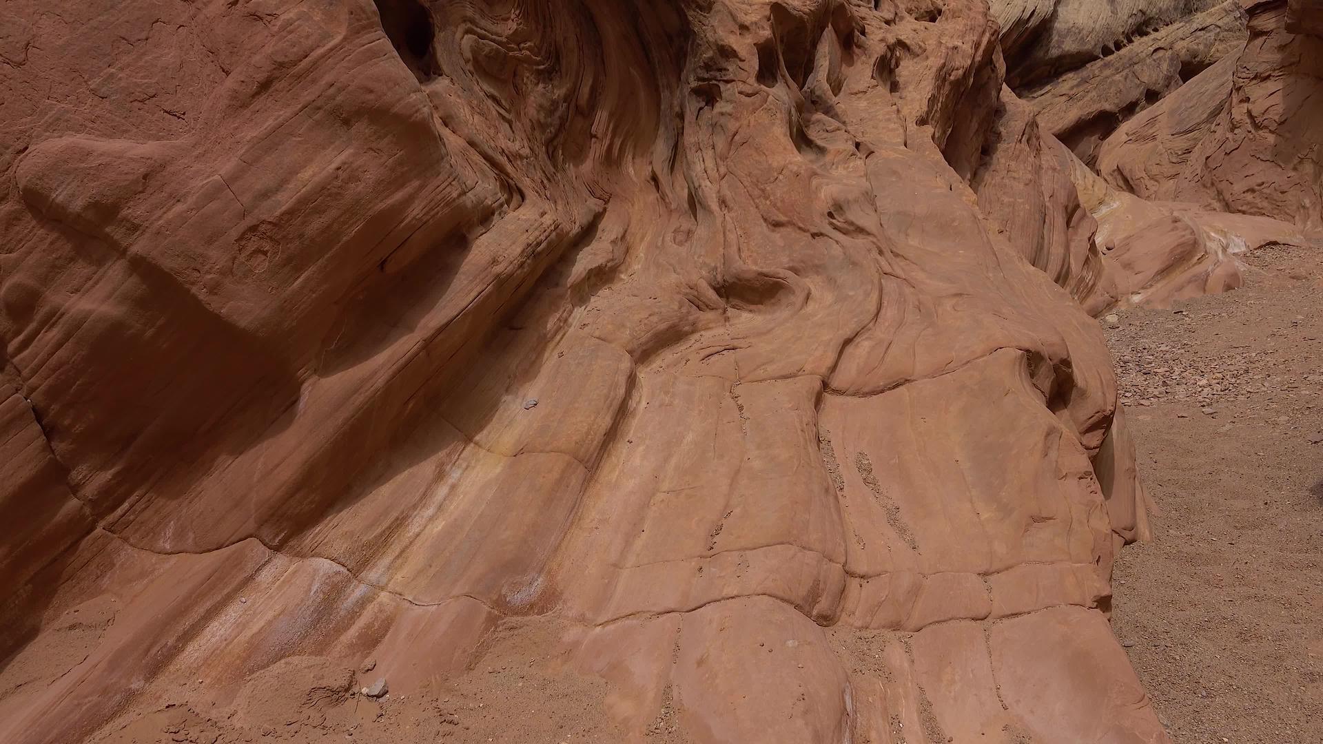 小野马峡谷圣拉斐尔被峡谷中的水和风的悬崖侵蚀视频的预览图