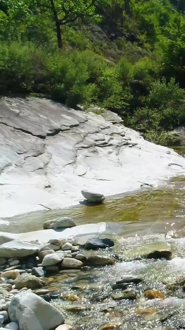 商南县5A级金丝峡大峡谷水流航拍视频的预览图