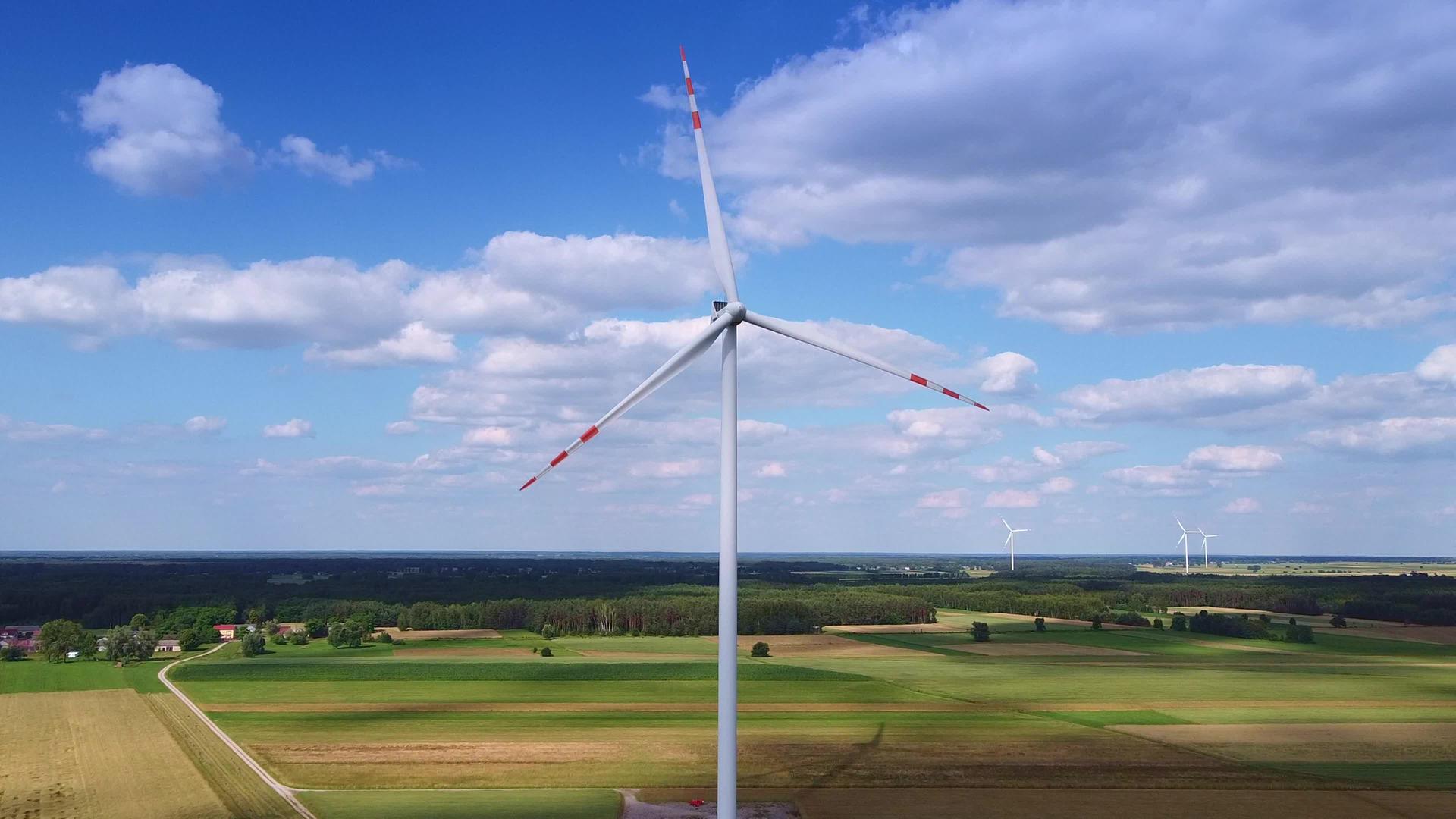大型风力电转换器大能转换器用于蓝天发电视频的预览图