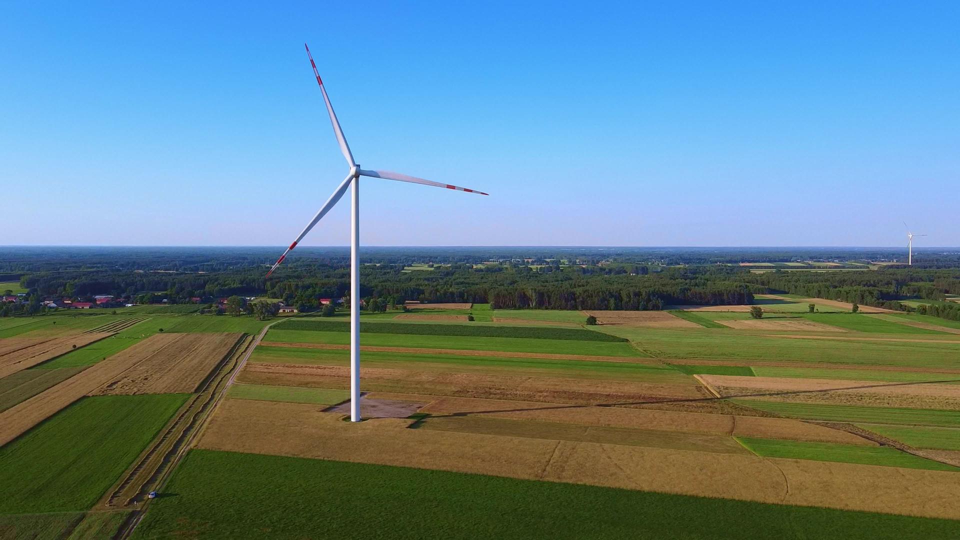 无人驾驶飞机风能涡轮的放大视图视频的预览图
