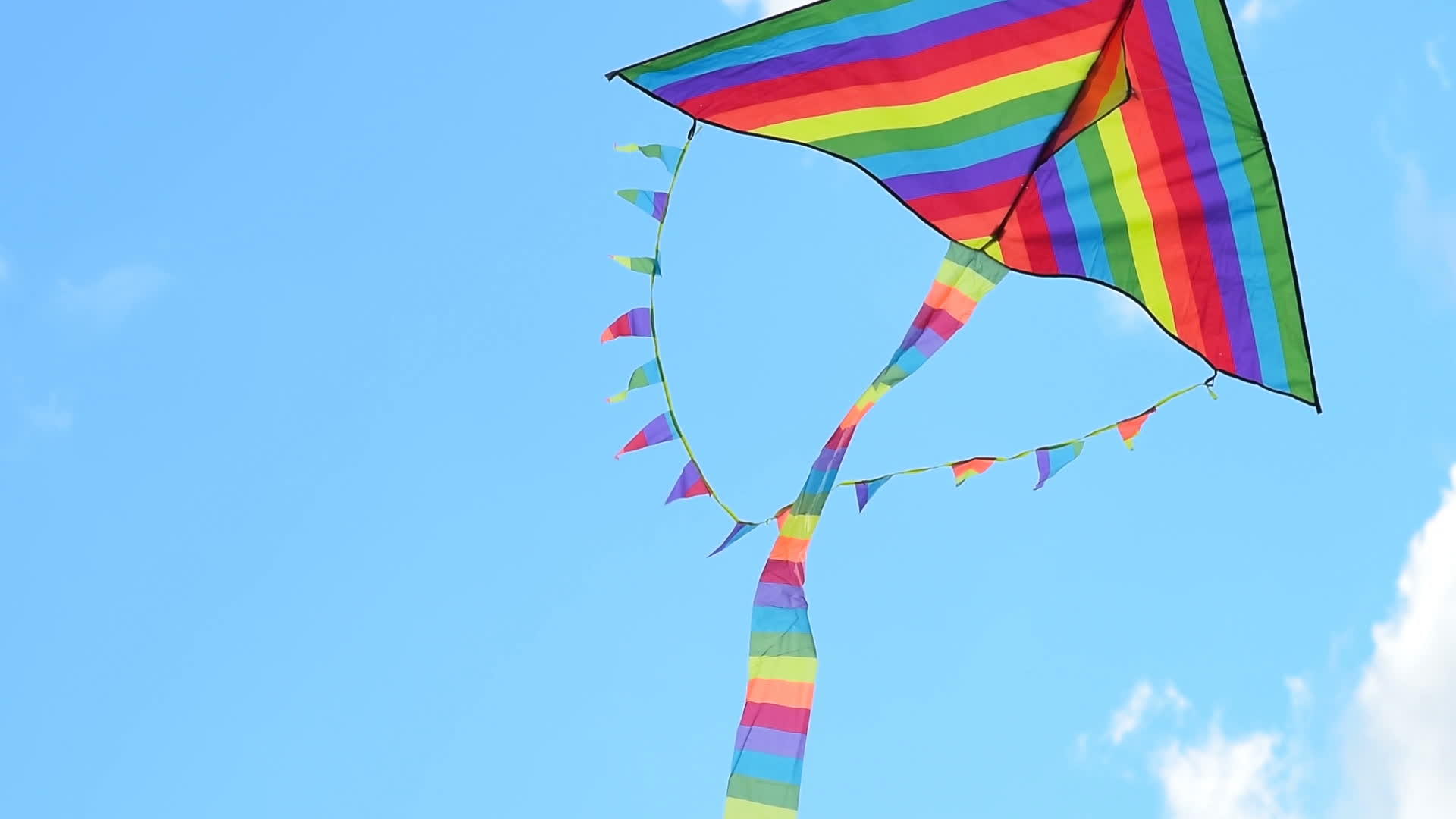 彩虹风筝飞向蓝天视频的预览图