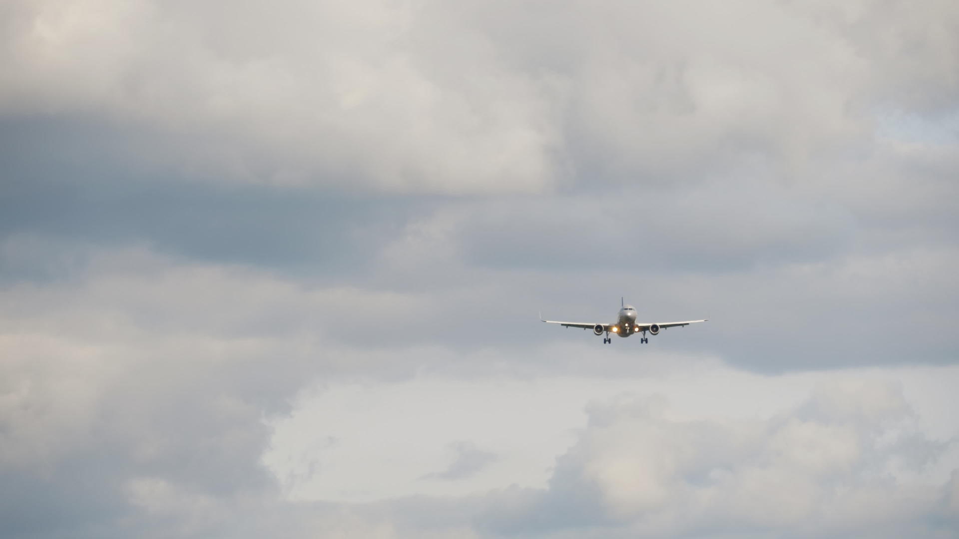 飞机接近着陆位置视频的预览图