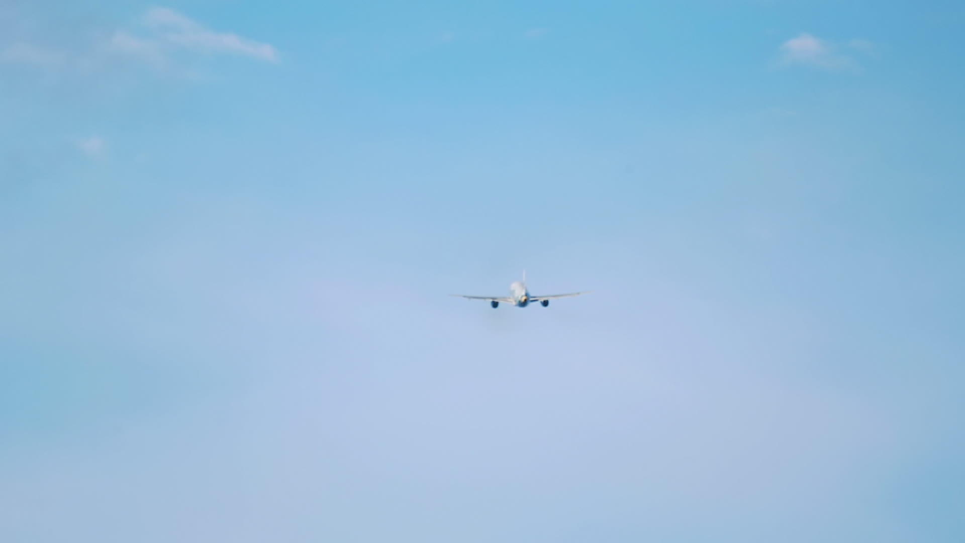 直飞机飞向距离视频的预览图