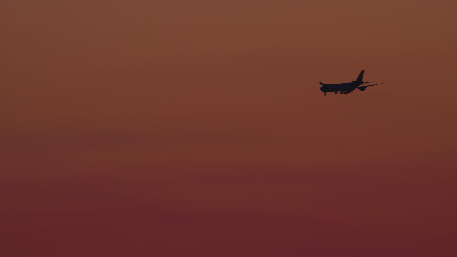 最后接近飞机的日落视频的预览图