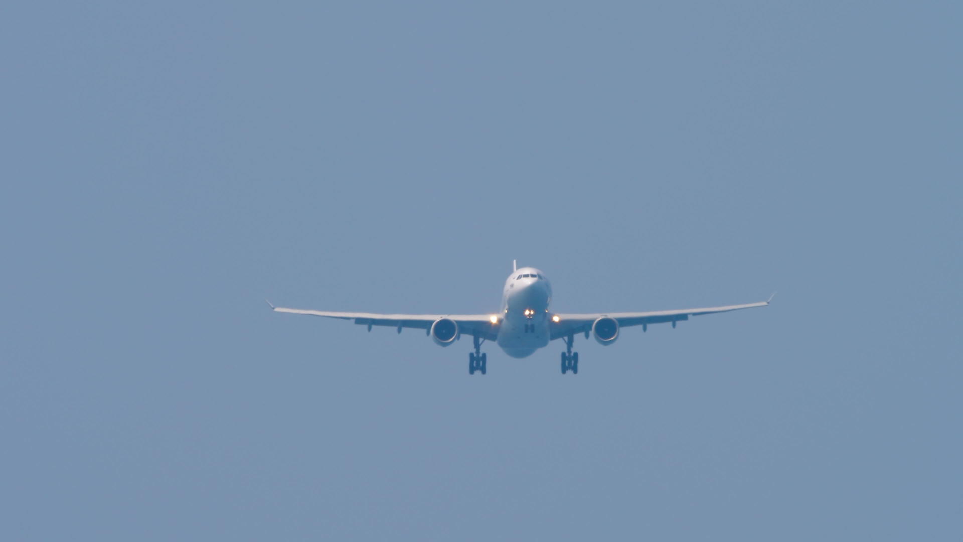 飞机在降落前接近宽体视频的预览图