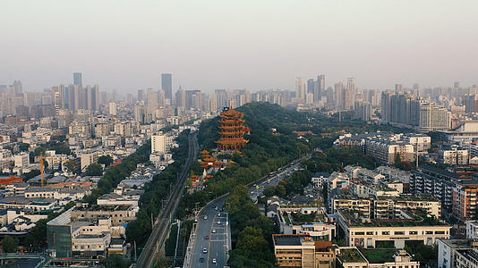 4K武汉黄鹤楼著名景点大气环绕航拍实拍视频视频的预览图