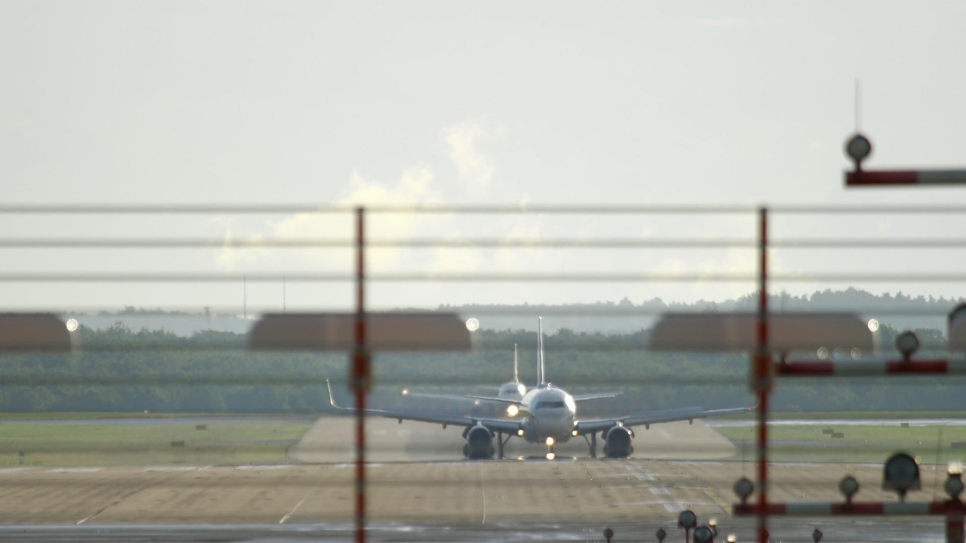 德塞尔多夫机场交通视频的预览图
