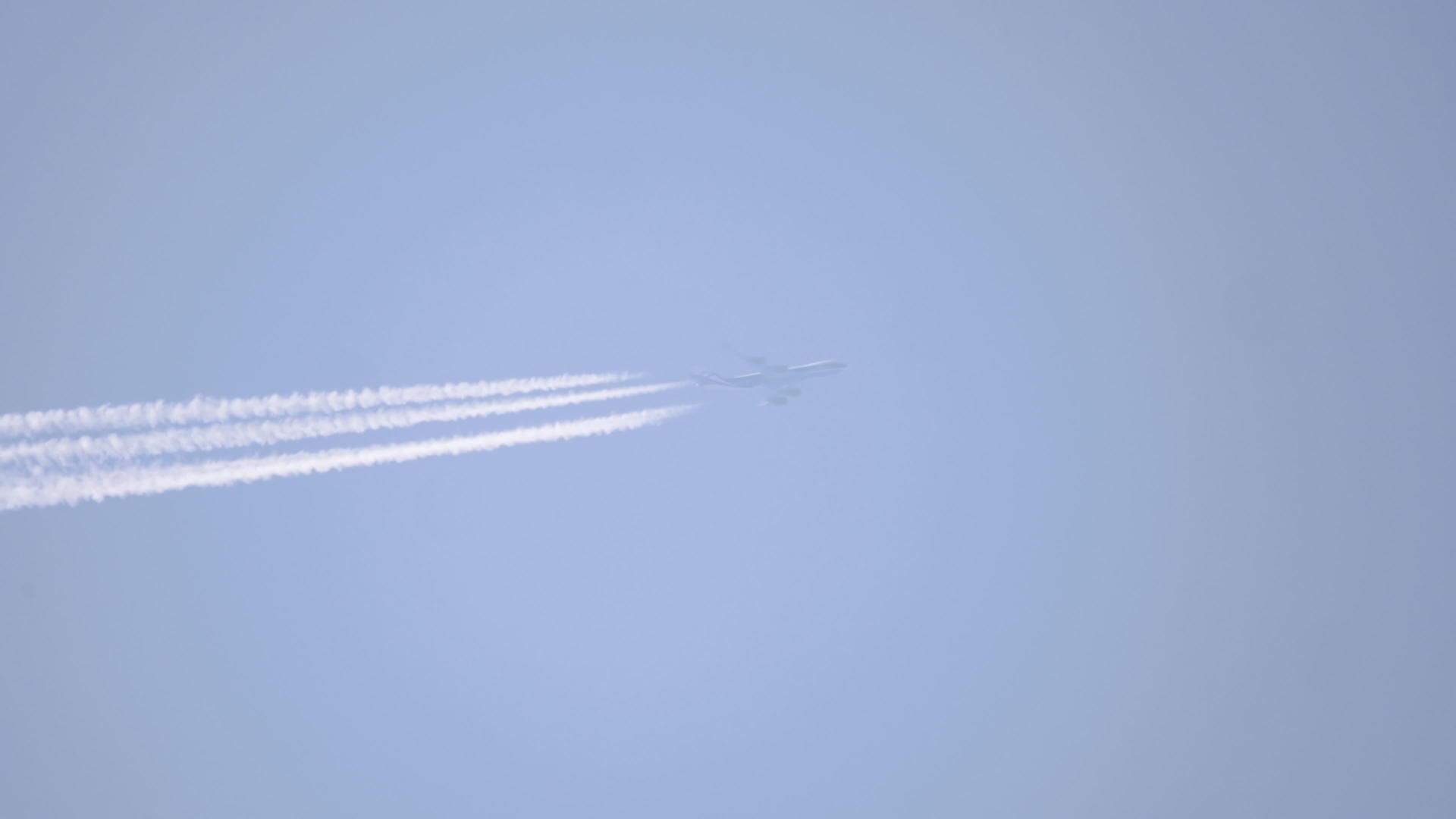 高空客机飞行视频的预览图