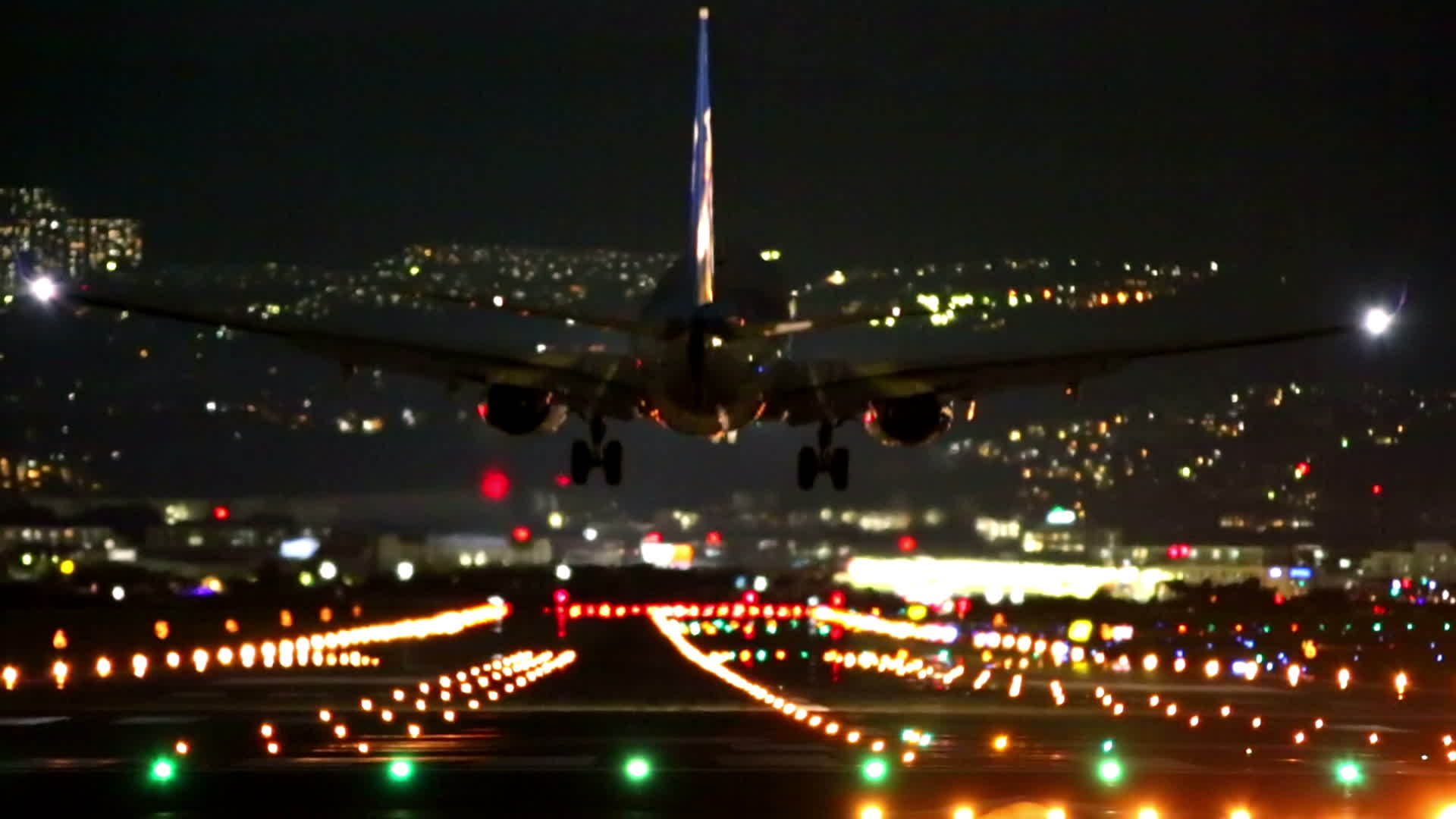 大型飞机在蓝色时空降落视频的预览图