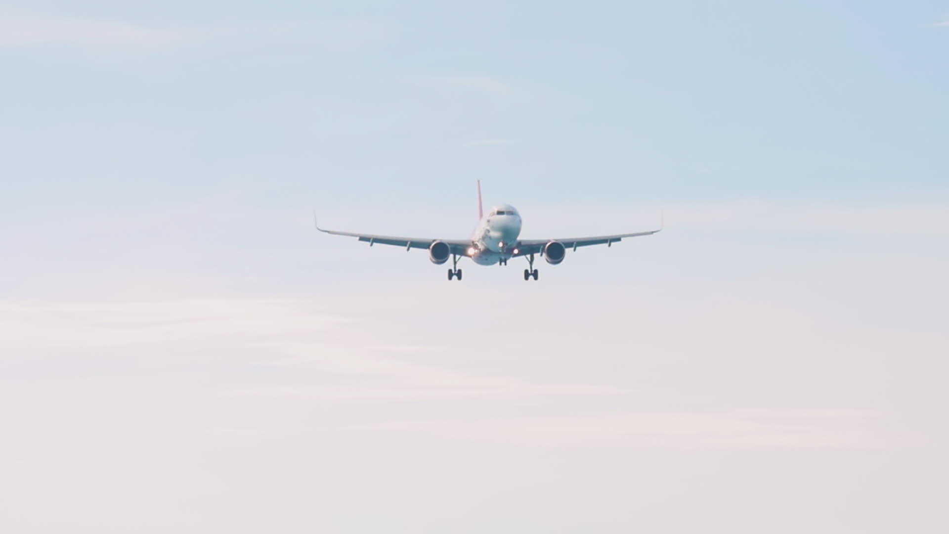 降落前飞机接近海洋视频的预览图