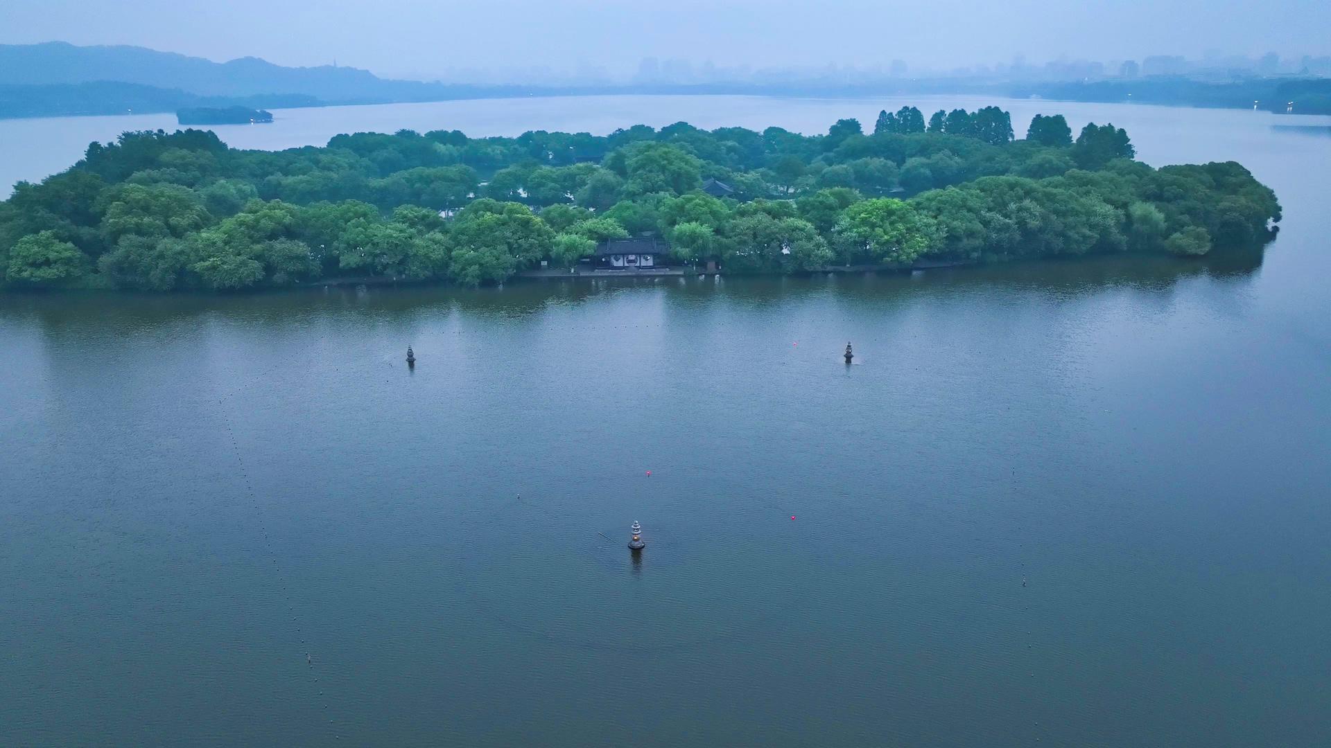 杭州5A景区西湖风景区4K航拍三潭塔视频的预览图