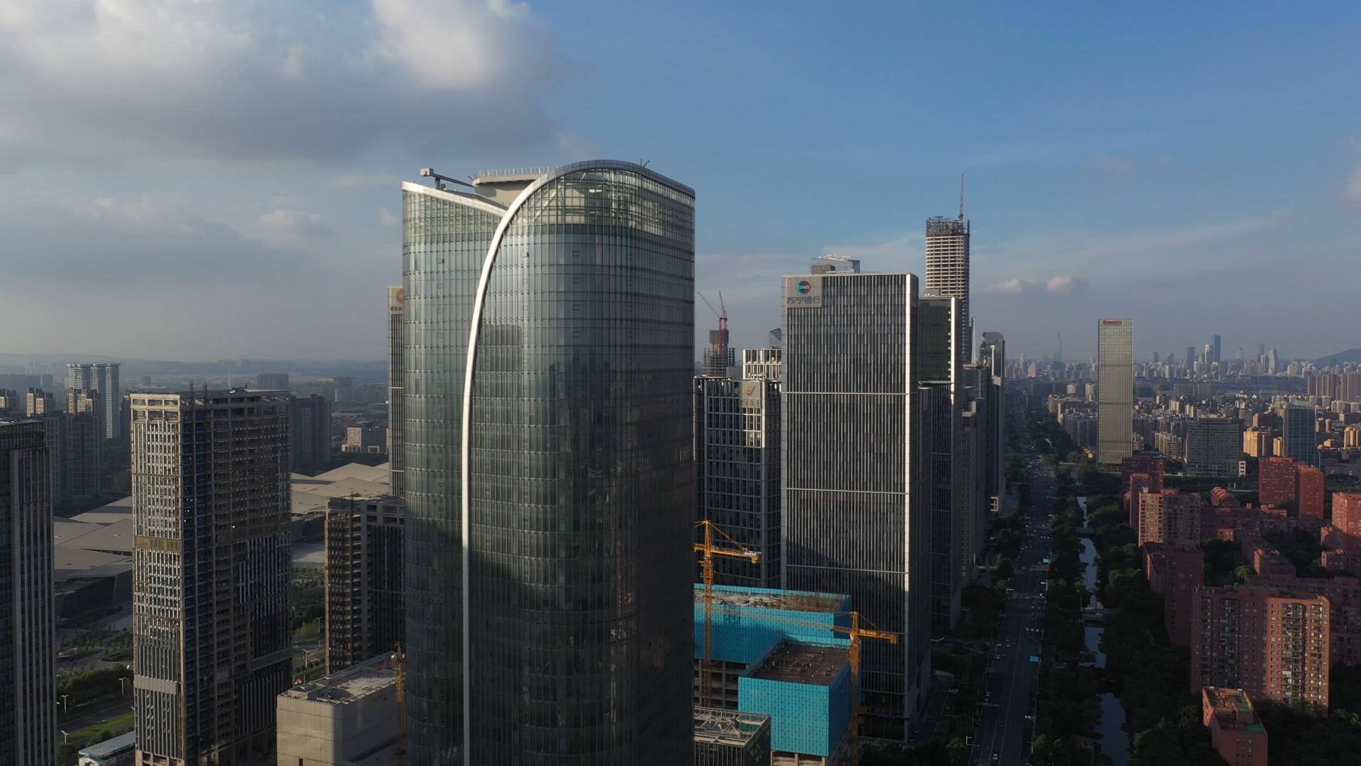 南京河西楼宇CBD日落4K航拍视频的预览图